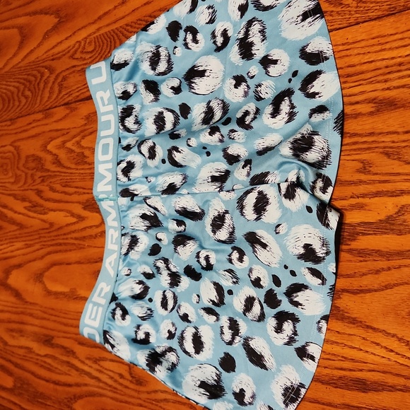 Under Armour Heatgear Loose Fit shorts - Picture 6 of 6